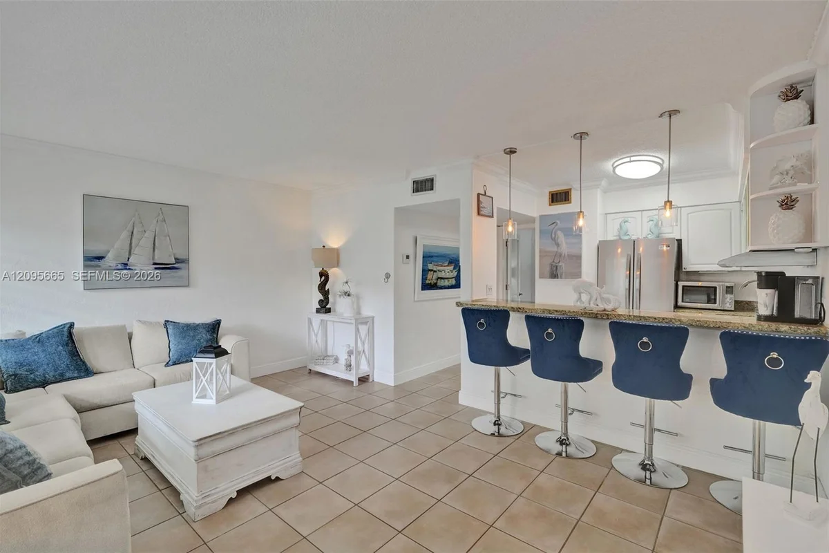 2124 NE 5th Ave #107, Wilton Manors: photo 1 of 35
