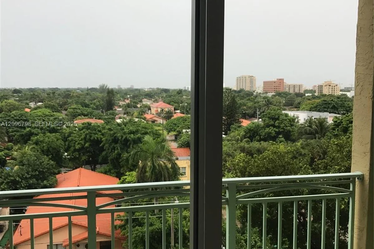 3500 Coral Way #703, Miami: photo 1 of 14