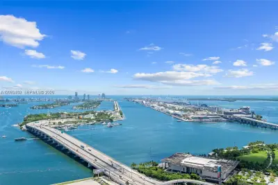 1400 Biscayne Blvd #UPH02, Miami: photo 1 of 13