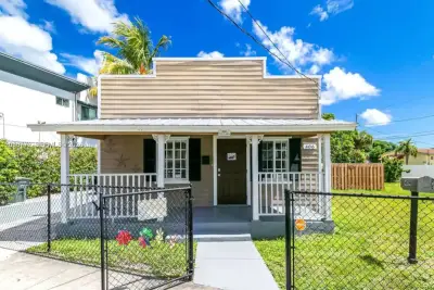 406 Foster Rd, Hallandale Beach: photo 1 of 6