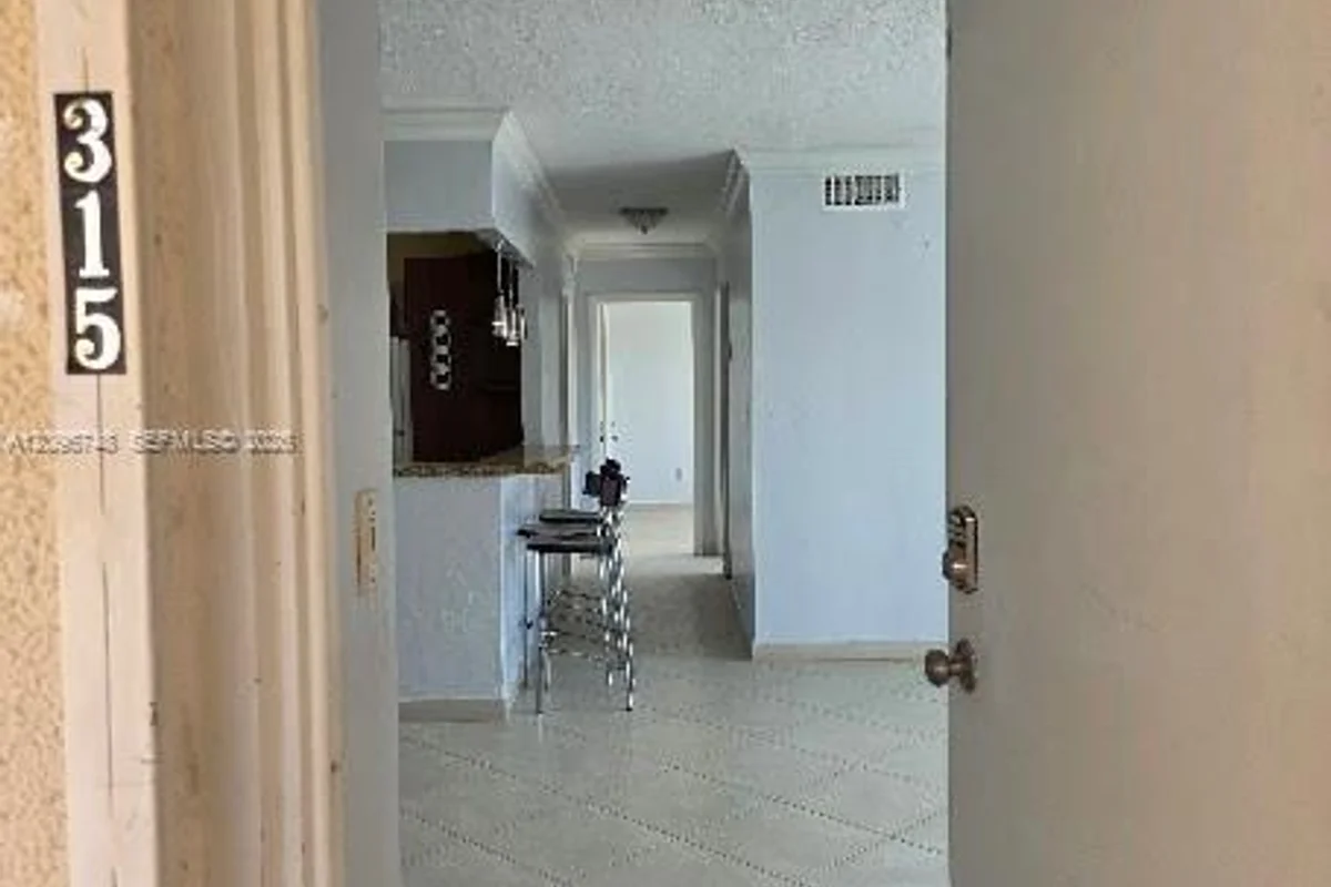 5505 NW 7th St #W315, Miami: photo 1 of 15