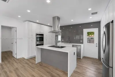 1081 NE 166th St, North Miami Beach: photo 1 of 39