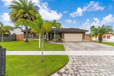 13122 SW 200th Ter, Miami: photo 1 of 38