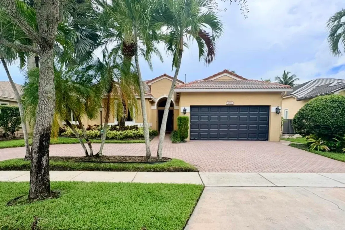 1032 NW 139th Ter, Pembroke Pines: photo 1 of 27