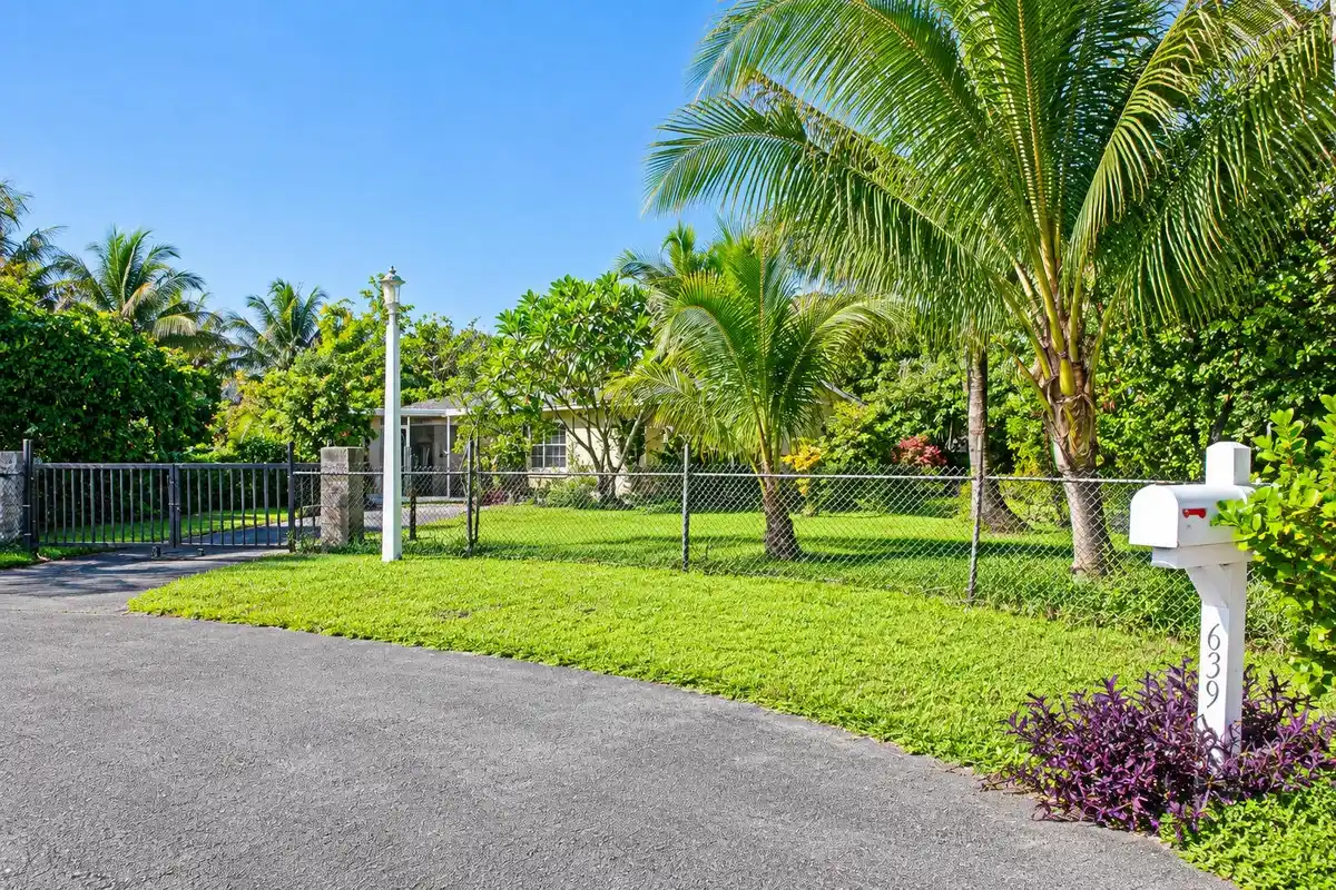639 Madeline Ct, West Palm Beach: photo 1 of 55