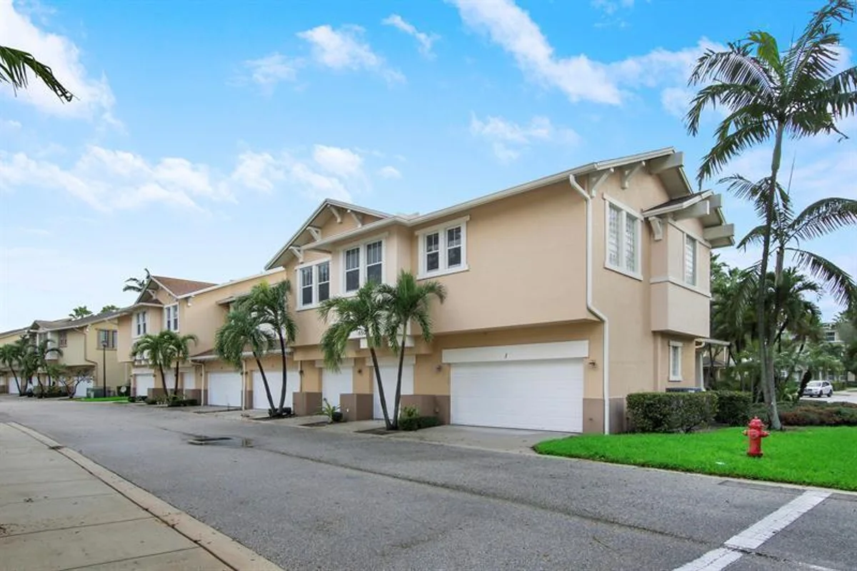 880 Millbrae Ct #1, West Palm Beach: photo 1 of 33
