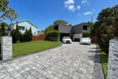 Townhouse in Deerfield Beach: photo 1 of 41