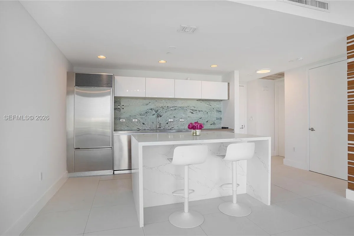 1040 Biscayne Blvd #1206, Miami: photo 1 of 47