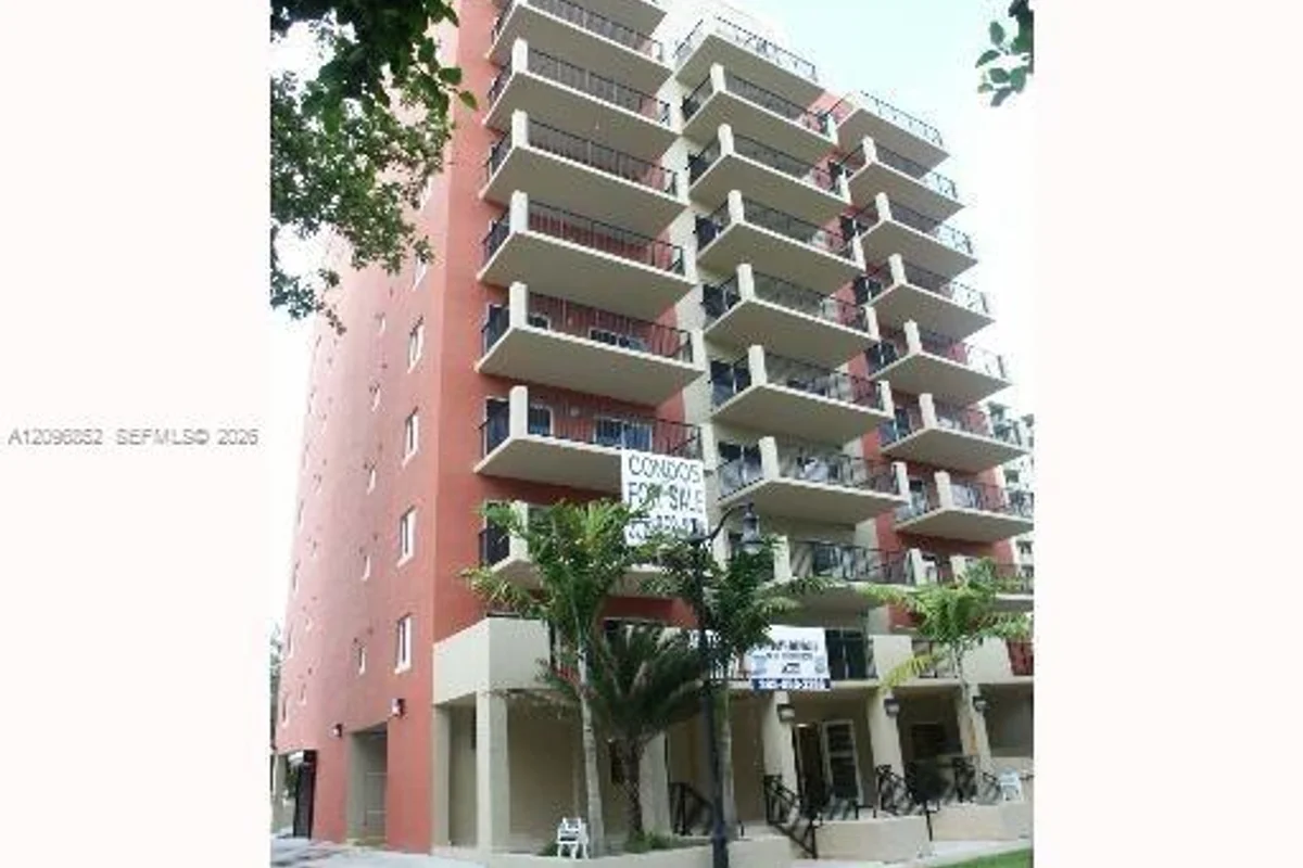 3410 Coral Way #704, Miami: photo 1 of 10
