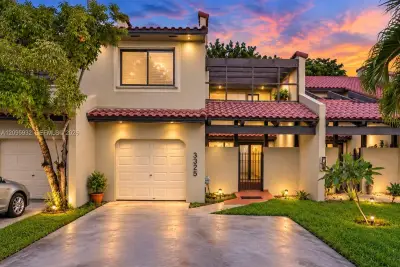 3325 Torremolinos Ave #C-44, Doral: photo 1 of 36