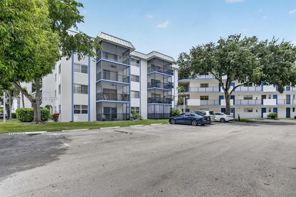 6001 N Falls Cir Dr #105, Lauderhill: photo 1 of 10