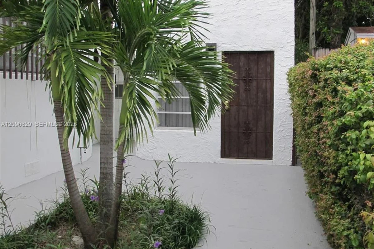 926 SW 10th Ave #A, Miami: photo 1 of 11