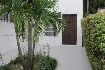926 SW 10th Ave #A, Miami: photo 1 of 11