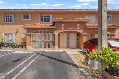2485 W 76th St #207, Hialeah: photo 1 of 19