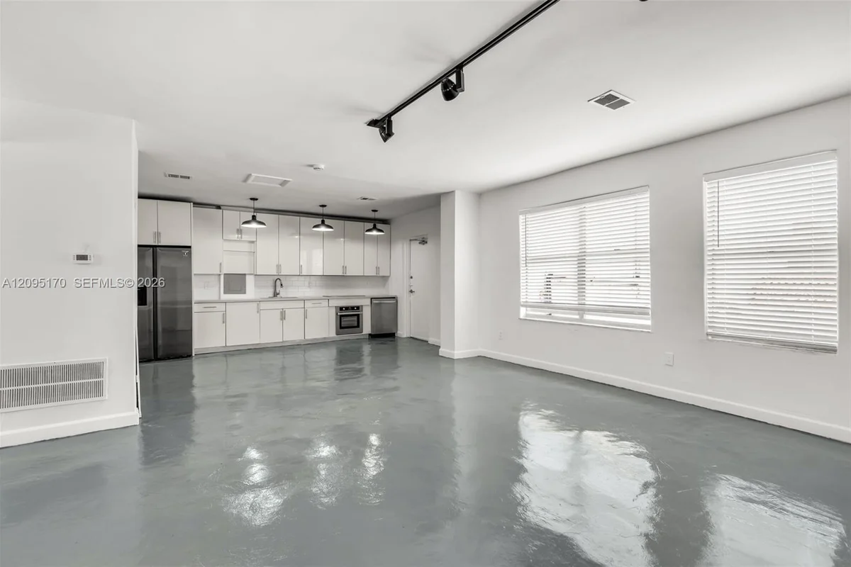817 Washington Ave #A, Miami Beach: photo 1 of 19