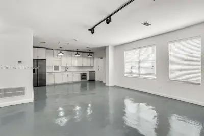 817 Washington Ave #A, Miami Beach: photo 1 of 19