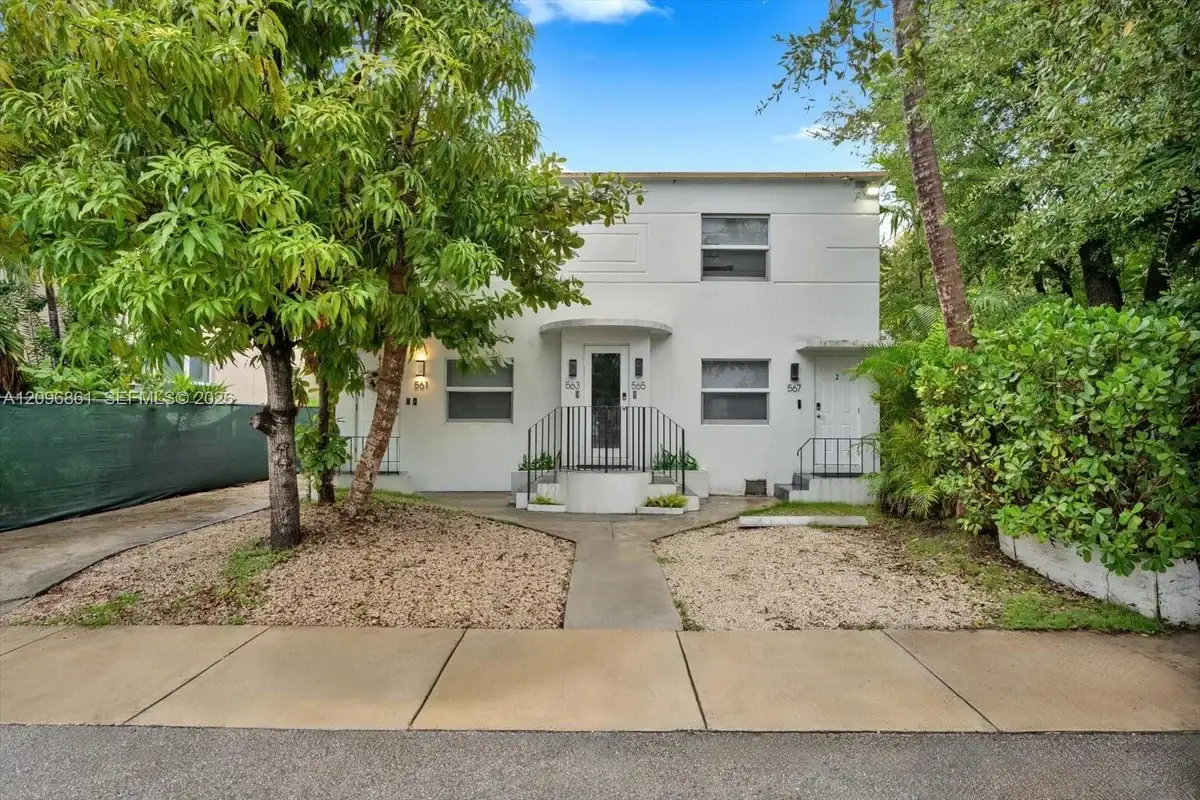 557 NE 63rd St #2, Miami: photo 1 of 12
