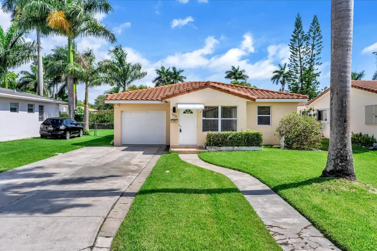 1315 Buchanan St, Hollywood: photo 1 of 24