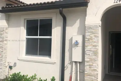 12437 NW 23rd Ct, Miami: photo 1 of 25