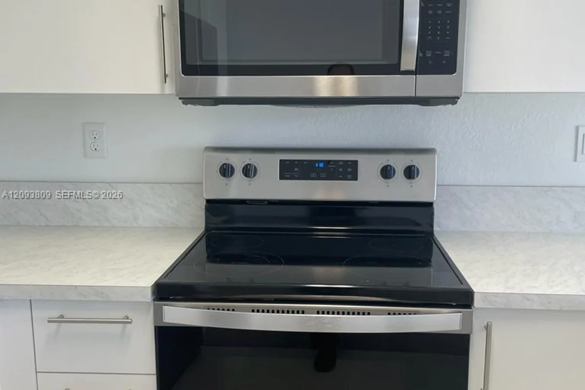 1270 NW 4th Ln #1, Florida City: photo 1 of 13