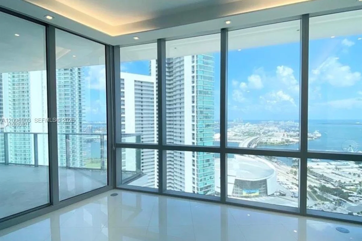 851 NE 1st Ave #3609, Miami: photo 1 of 18