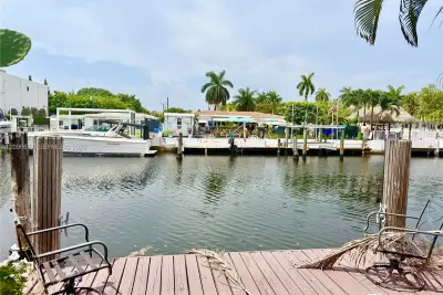 2039 NE 123rd St, North Miami: photo 1 of 29