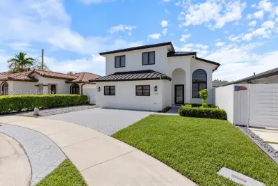 1140 SW 85th Ct, Miami: photo 1 of 20