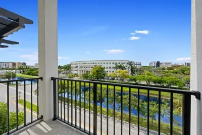 8301 NW 41st St #B-401, Doral: photo 1 of 10