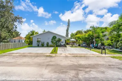 235-237 SW 12th St, Dania Beach: photo 1 of 45