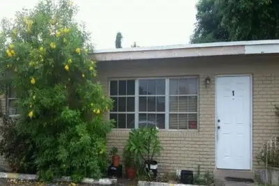 1870 NW 60th Ave #1, Sunrise: photo 1 of 9