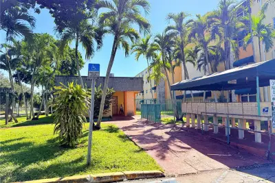 606 W 81st St #320, Hialeah: photo 1 of 22