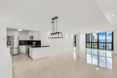 2333 Brickell Ave #1007, Miami: photo 1 of 34
