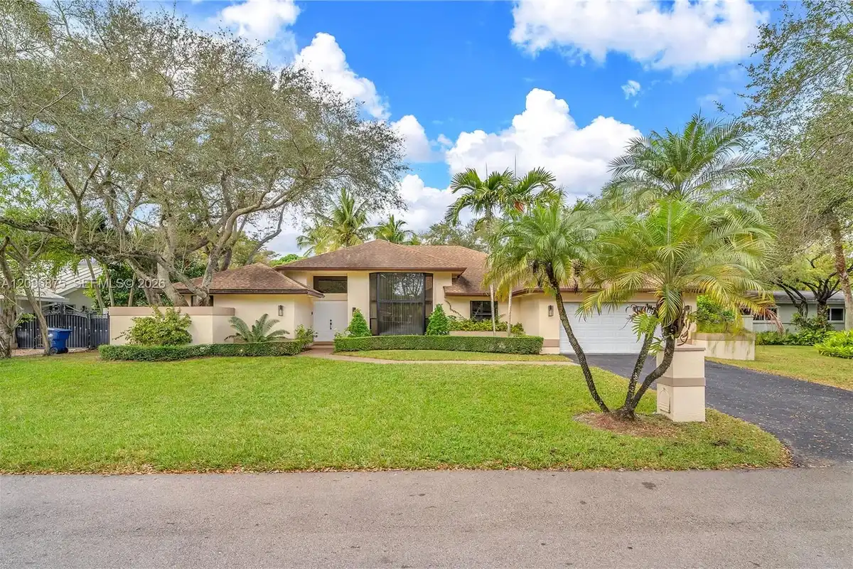 10330 SW 58th Ct, Pinecrest: photo 1 of 15