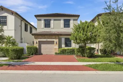 3419 W 109th Pl, Hialeah: photo 1 of 42
