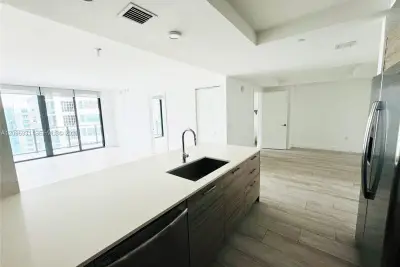 121 NE 34th St #2302, Miami: photo 1 of 31
