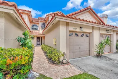 10807 Cypress Glen Dr, Coral Springs: photo 1 of 49