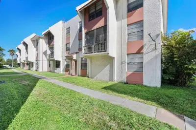 1794 NW 55th Ave #203, Lauderhill: photo 1 of 17