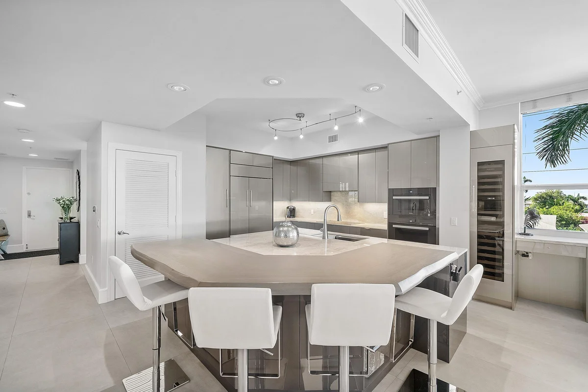 701 SE 21st Ave #301, Deerfield Beach: photo 1 of 60