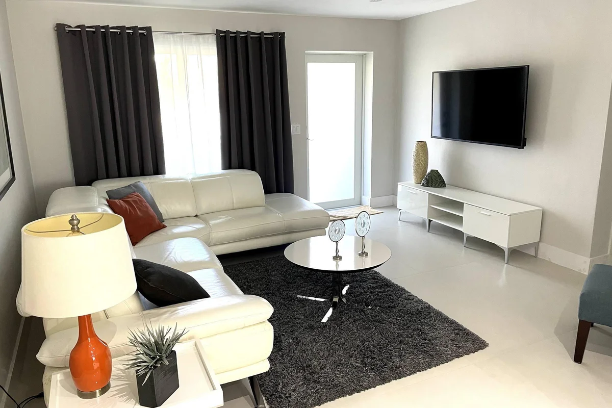 1400 NE 23rd St, Wilton Manors: photo 1 of 22