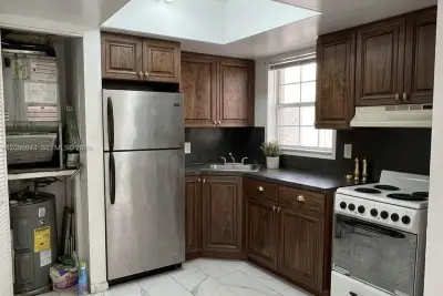 101 NE 41st St #E87, Oakland Park: photo 1 of 9