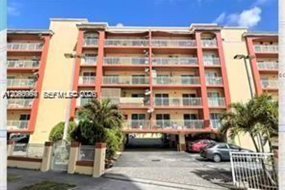6315 SW 8th St #301, Miami: photo 1 of 1