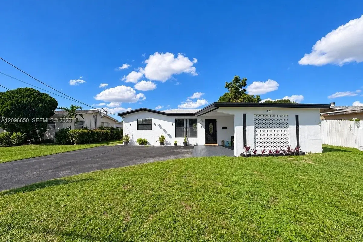 3591 NW 37th St, Lauderdale Lakes: photo 1 of 19