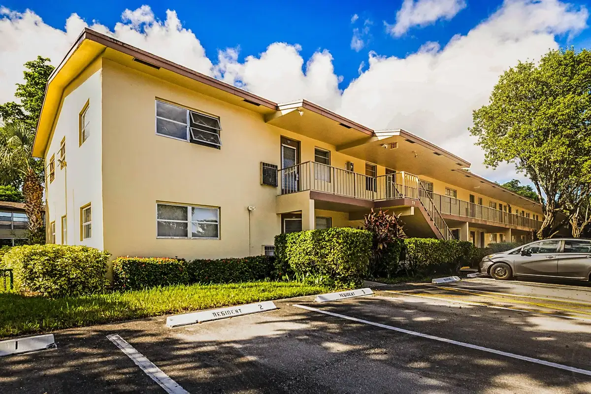 441 NW 76th Ave #101, Margate: photo 1 of 27