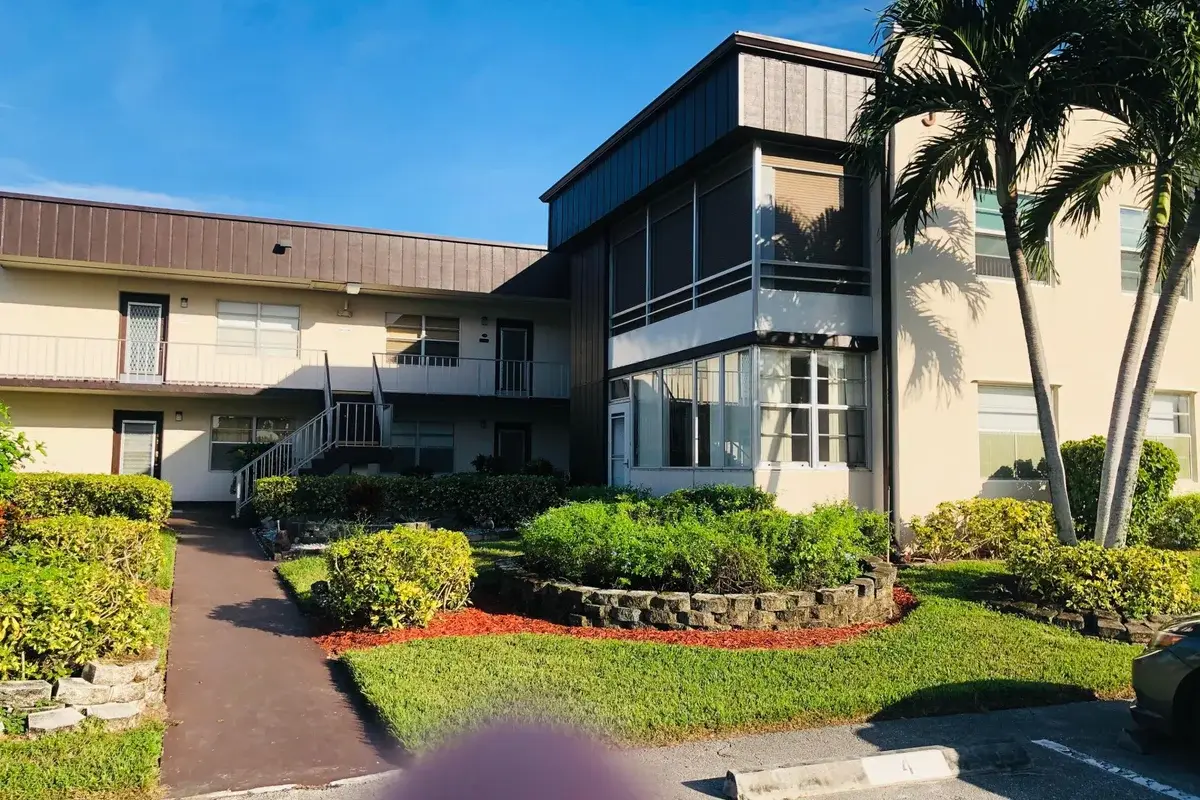 437 Burgundy J N, Delray Beach: photo 1 of 13
