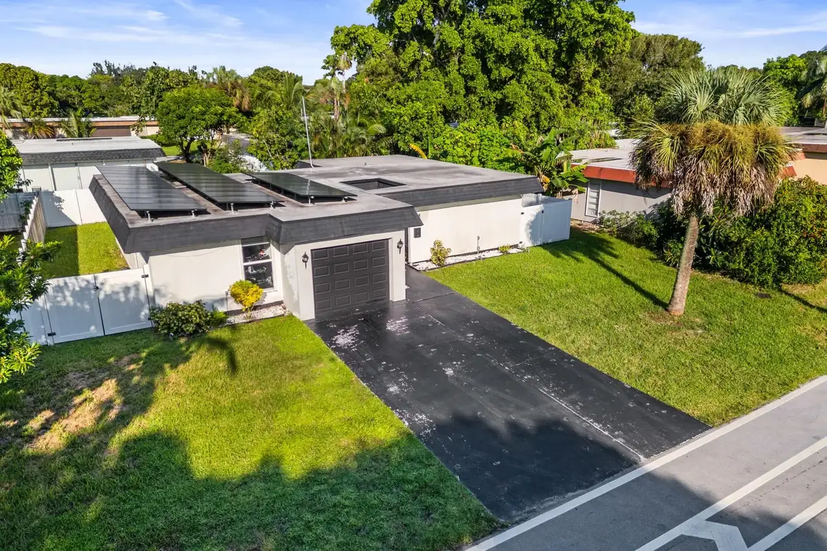 6408 Brookwood Blvd, Tamarac: photo 1 of 75