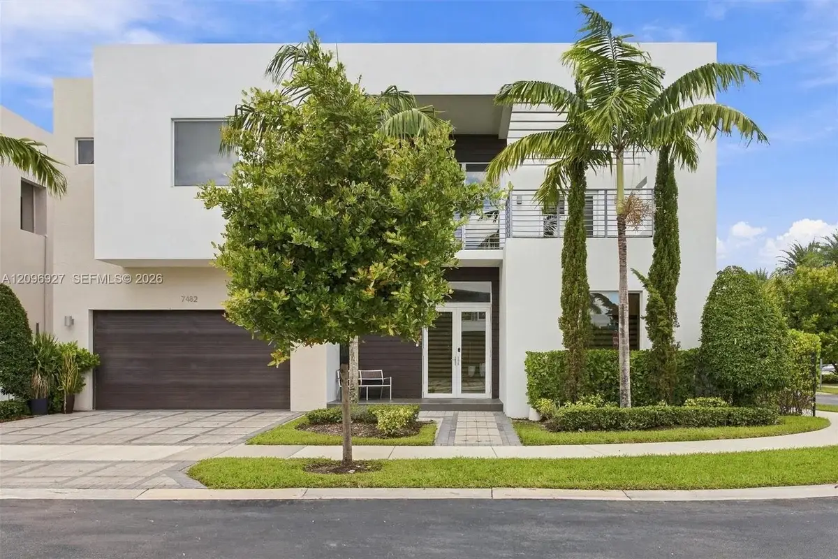 7482 NW 99th Ct, Doral: photo 1 of 56