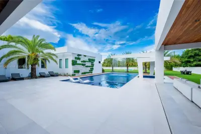 9890 SW 64th St, Miami: photo 1 of 54