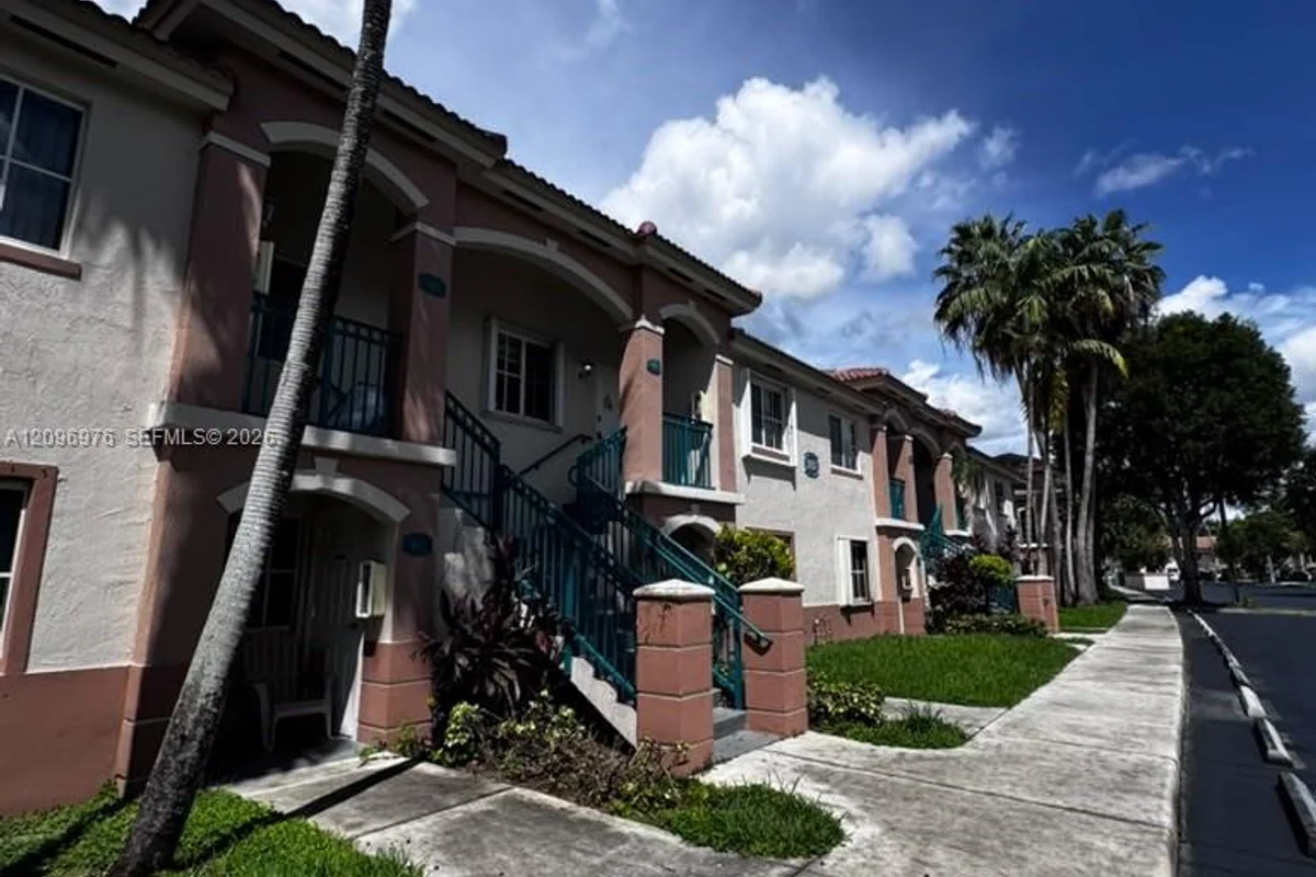 Condo in Homestead: photo 1 of 16