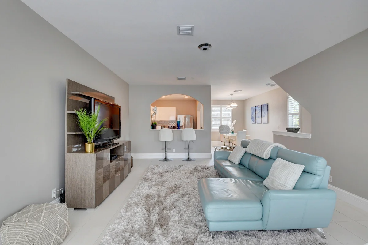 71 NW 4th Ave, Delray Beach: photo 1 of 77