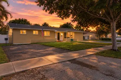 2624 SW 107th Ct, Miami: photo 1 of 25